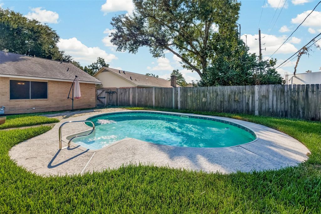 21719 Meadowhill Drive, Spring, TX 77388