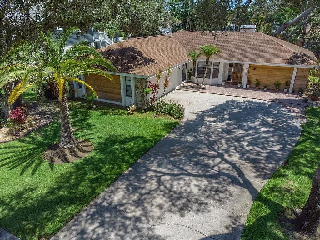 1425 POINSETTIA AVENUE, Tarpon Springs, FL 34689