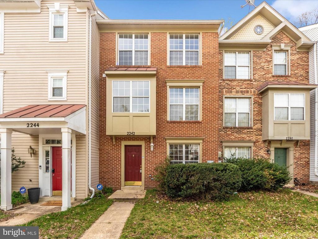 Image 1 of property listing at 2242 COMMISSARY CIR, Odenton, MD 21113