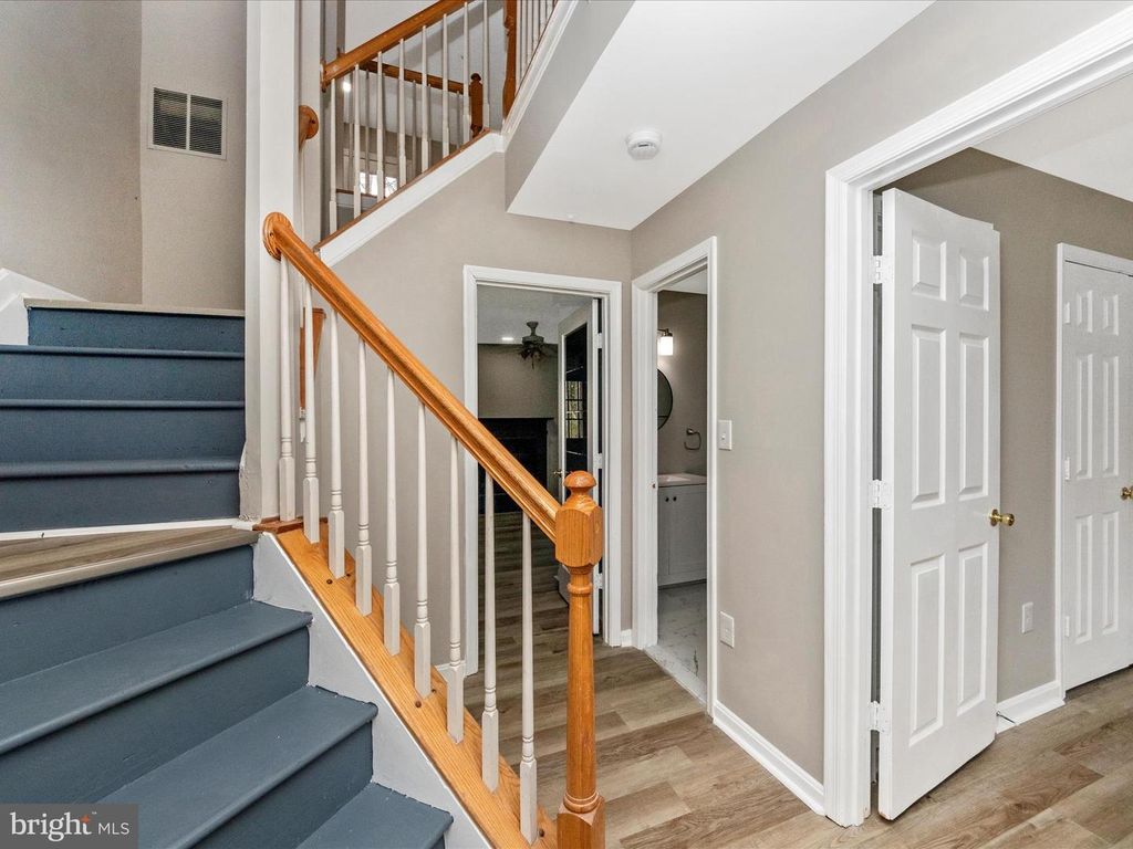 Image 3 of property listing at 2242 COMMISSARY CIR, Odenton, MD 21113