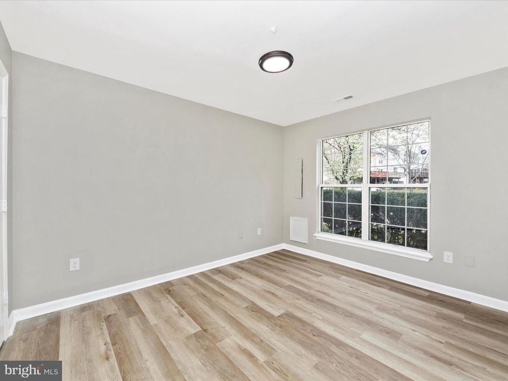 Image 9 of property listing at 2242 COMMISSARY CIR, Odenton, MD 21113