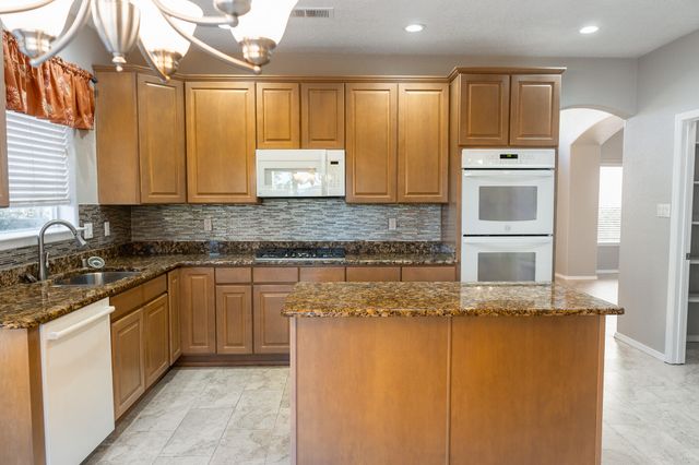 3809 Pinon Jay Court NW, Albuquerque, NM 87120
