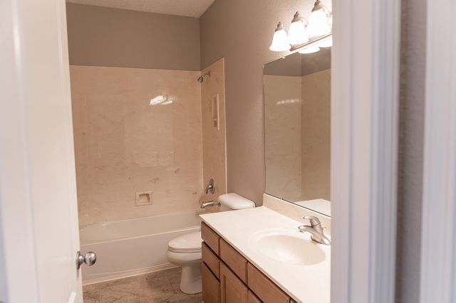3809 Pinon Jay Court NW, Albuquerque, NM 87120