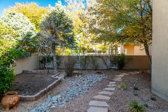 3809 Pinon Jay Court NW, Albuquerque, NM 87120
