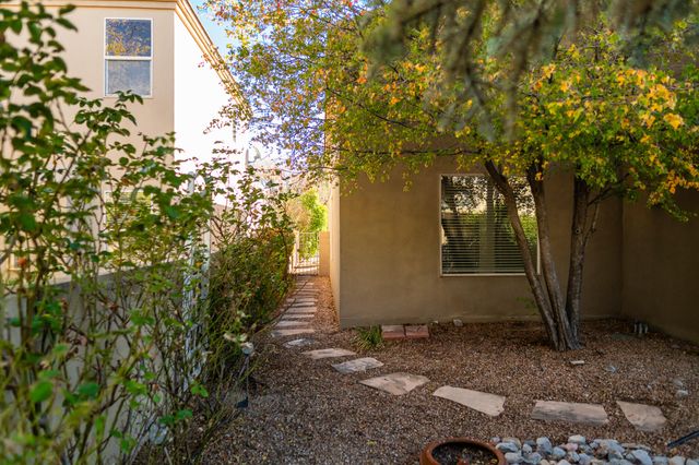 3809 Pinon Jay Court NW, Albuquerque, NM 87120