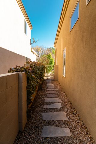 3809 Pinon Jay Court NW, Albuquerque, NM 87120