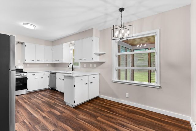 1985 Prosperity Road, Maplewood, MN 55109