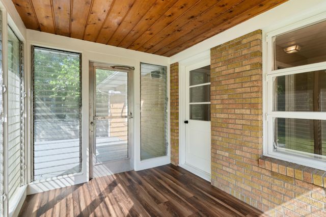 1985 Prosperity Road, Maplewood, MN 55109