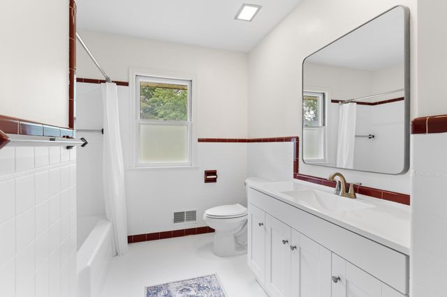 1985 Prosperity Road, Maplewood, MN 55109