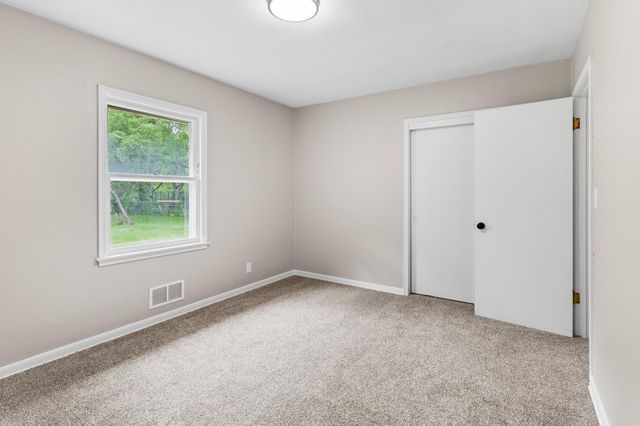 1985 Prosperity Road, Maplewood, MN 55109