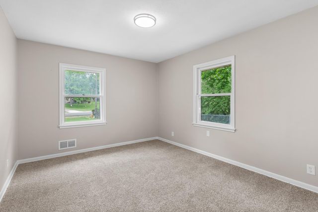 1985 Prosperity Road, Maplewood, MN 55109