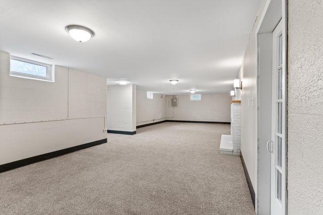 1985 Prosperity Road, Maplewood, MN 55109
