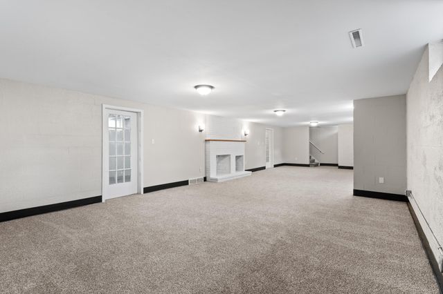 1985 Prosperity Road, Maplewood, MN 55109