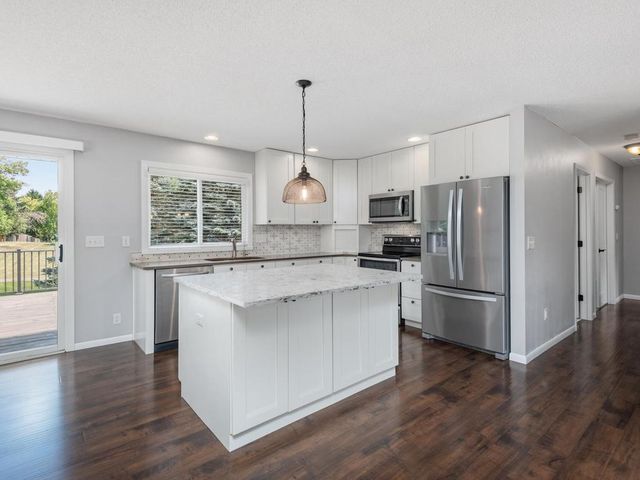 7926 Chesshire Lane N, Maple Grove, MN 55311