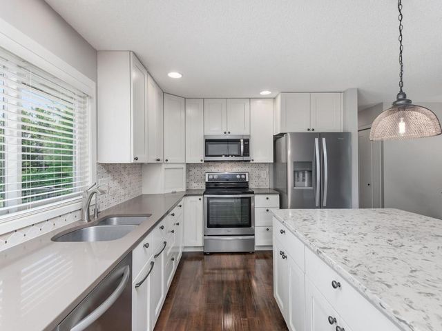 7926 Chesshire Lane N, Maple Grove, MN 55311