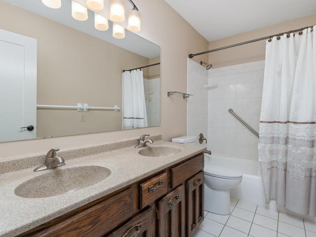 7926 Chesshire Lane N, Maple Grove, MN 55311