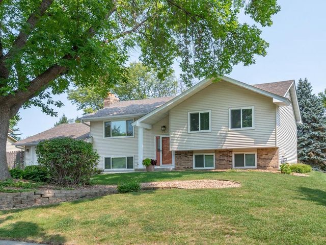 7926 Chesshire Lane N, Maple Grove, MN 55311