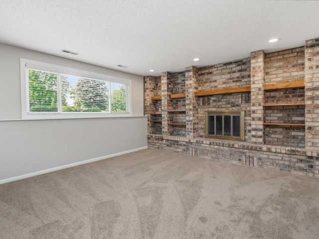7926 Chesshire Lane N, Maple Grove, MN 55311