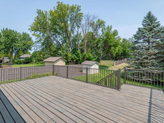 7926 Chesshire Lane N, Maple Grove, MN 55311