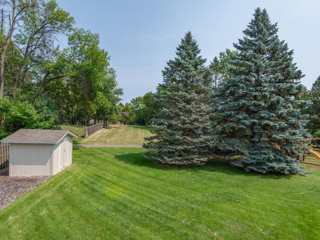 7926 Chesshire Lane N, Maple Grove, MN 55311
