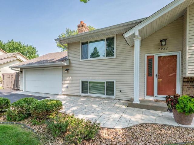 7926 Chesshire Lane N, Maple Grove, MN 55311