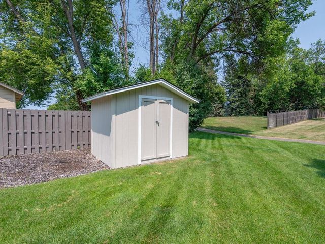 7926 Chesshire Lane N, Maple Grove, MN 55311