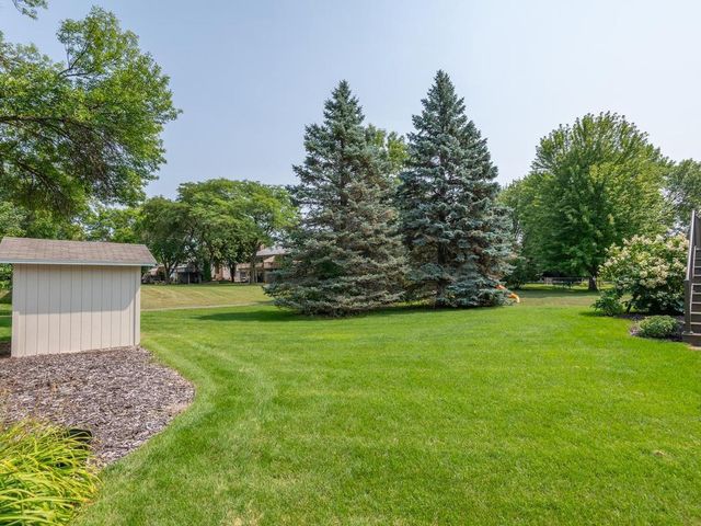 7926 Chesshire Lane N, Maple Grove, MN 55311