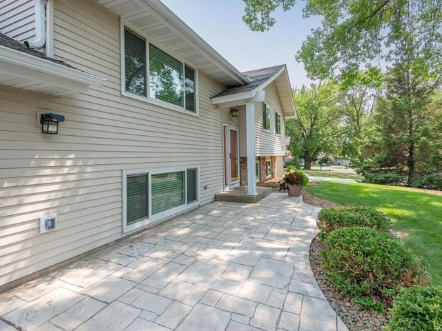 7926 Chesshire Lane N, Maple Grove, MN 55311