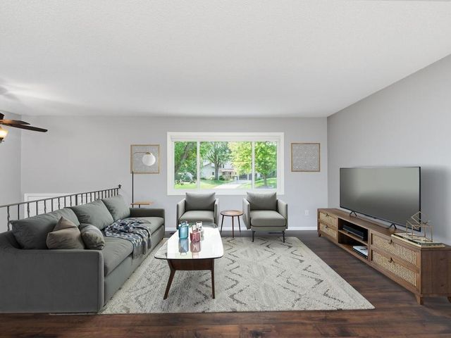 7926 Chesshire Lane N, Maple Grove, MN 55311