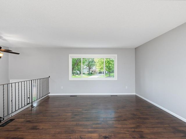 7926 Chesshire Lane N, Maple Grove, MN 55311