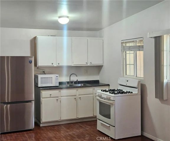 17537 Tuba, Northridge, CA 91325