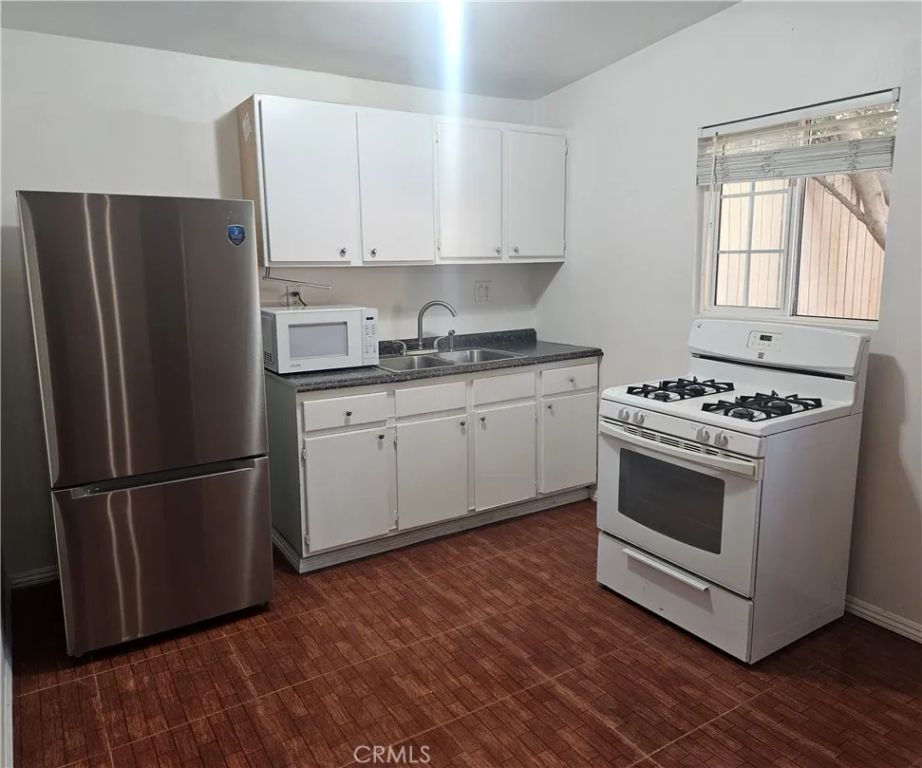 17537 Tuba, Northridge, CA 91325