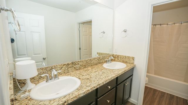 6675 Berkeley Ave E, Fresno, CA 93727