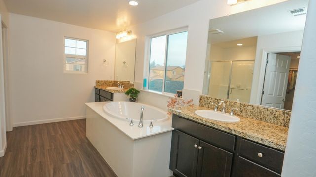 6675 Berkeley Ave E, Fresno, CA 93727