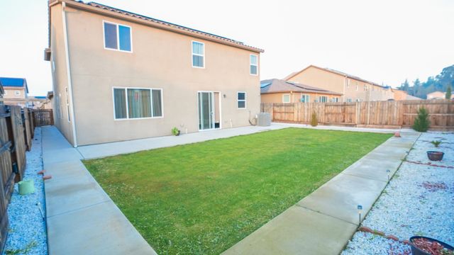 6675 Berkeley Ave E, Fresno, CA 93727