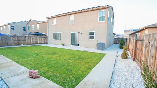 6675 Berkeley Ave E, Fresno, CA 93727