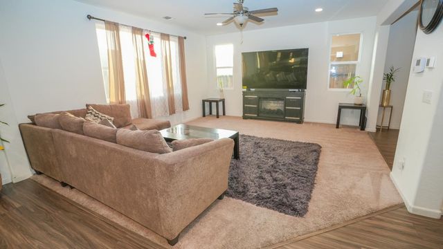 6675 Berkeley Ave E, Fresno, CA 93727