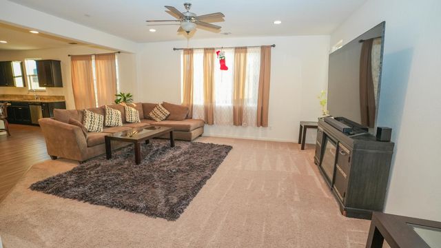 6675 Berkeley Ave E, Fresno, CA 93727