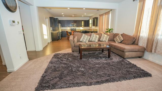 6675 Berkeley Ave E, Fresno, CA 93727