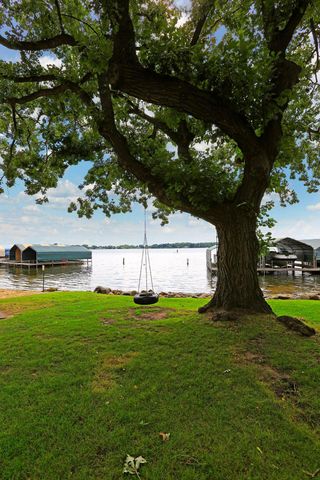 2308 Huntington Point Road E, Wayzata, MN 55391