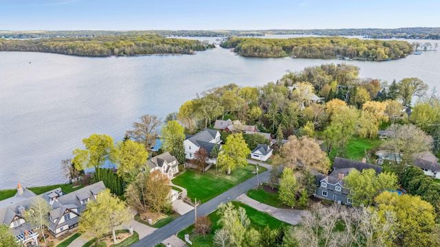 2308 Huntington Point Road E, Wayzata, MN 55391