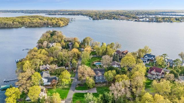 2308 Huntington Point Road E, Wayzata, MN 55391