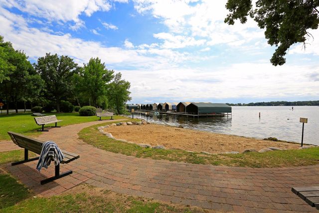 2308 Huntington Point Road E, Wayzata, MN 55391