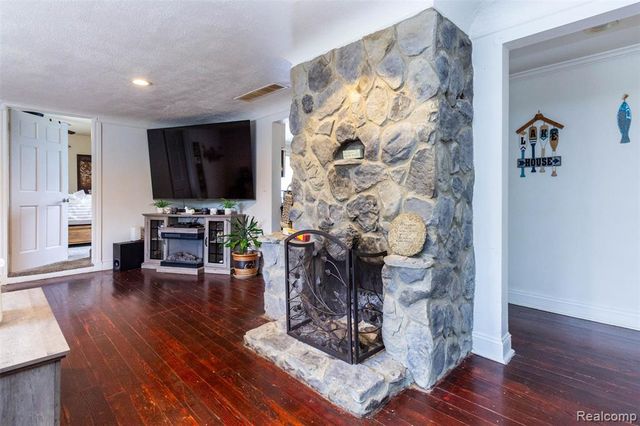 11586 Norway Drive, Hartland, MI 48353