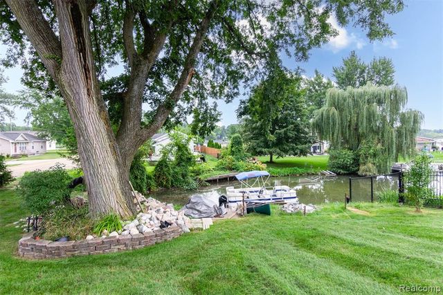 11586 Norway Drive, Hartland, MI 48353