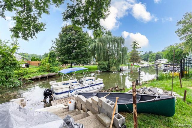 11586 Norway Drive, Hartland, MI 48353