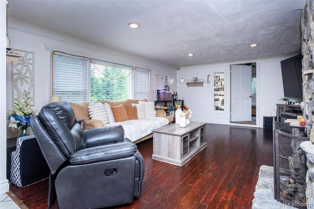 11586 Norway Drive, Hartland, MI 48353