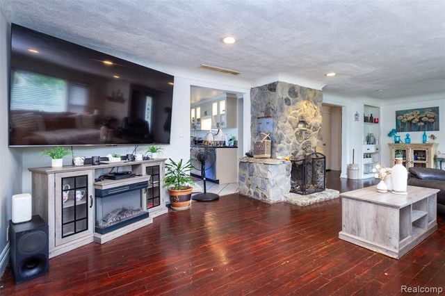 11586 Norway Drive, Hartland, MI 48353