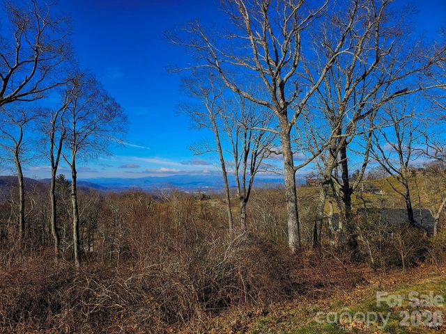 214 Summerset Drive, Hendersonville, NC 28792