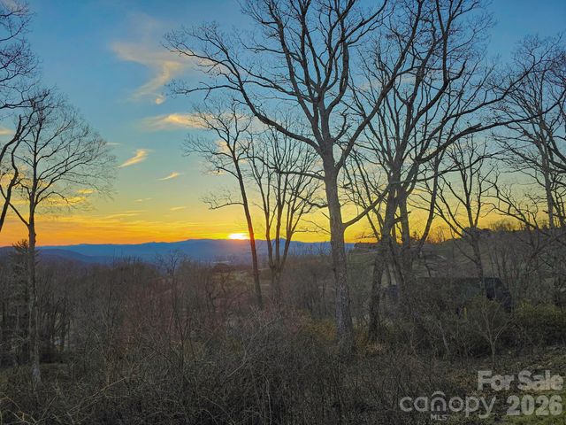 214 Summerset Drive, Hendersonville, NC 28792